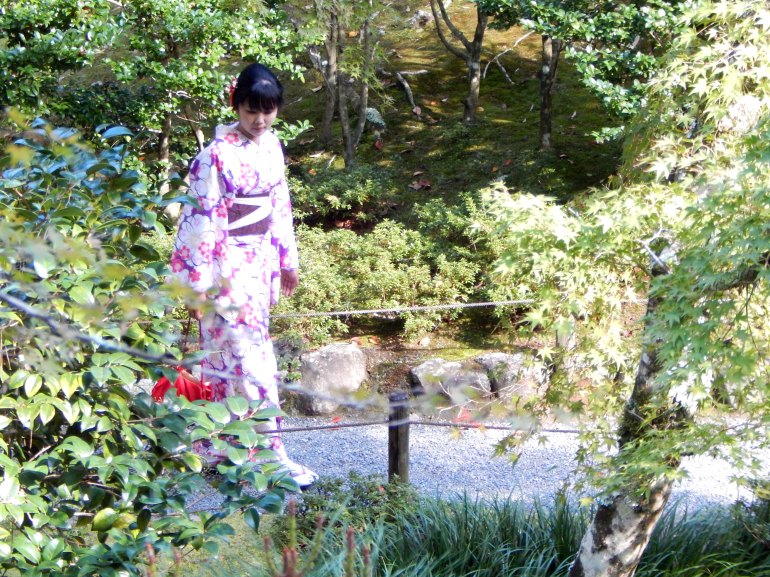 Gisha at the Zen Gardens Kyoto